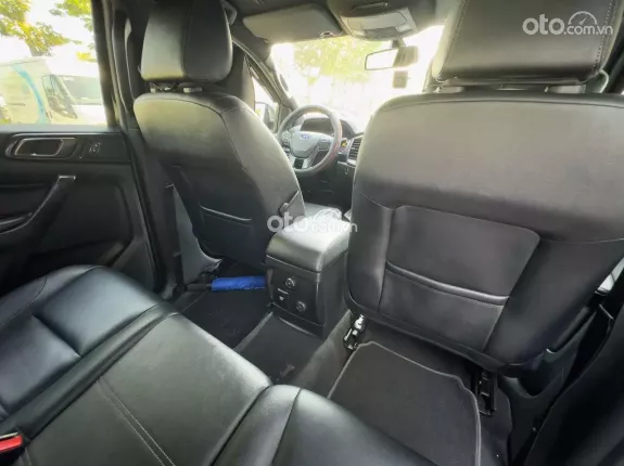Ford Everest Titanium 2.0 AT 4x2 2020 - Màu đen biển thành phố có xuất hóa đơn