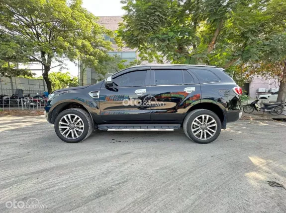 Ford Everest Titanium 2.0 AT 4x2 2020 - Màu đen biển thành phố có xuất hóa đơn