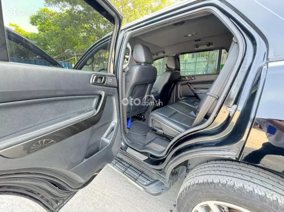 Ford Everest Titanium 2.0 AT 4x2 2020 - Màu đen biển thành phố có xuất hóa đơn