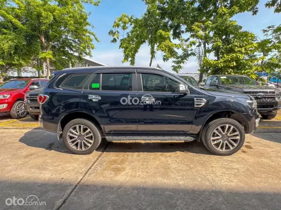 Ford Everest Titanium 2.0 AT 4x2 2020 - Màu đen biển thành phố có xuất hóa đơn