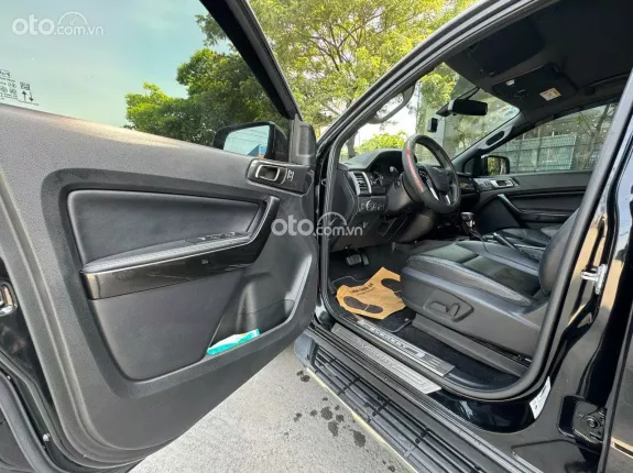 Ford Everest Titanium 2.0 AT 4x2 2020 - Màu đen biển thành phố có xuất hóa đơn