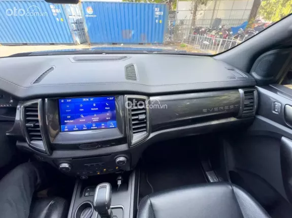 Ford Everest Titanium 2.0 AT 4x2 2020 - Màu đen biển thành phố có xuất hóa đơn