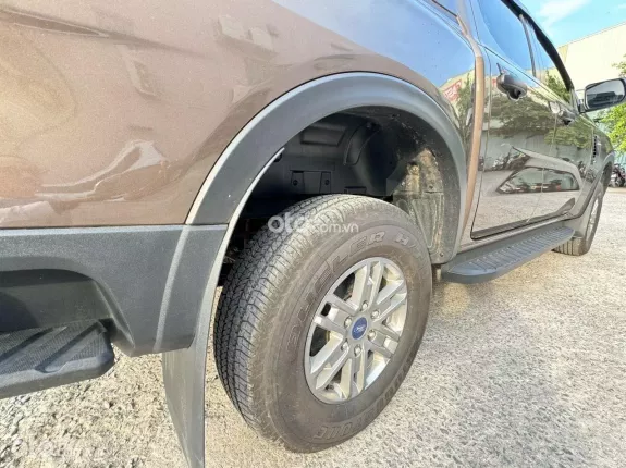Ford Ranger XLS 2.0L HP 4x4 6AT 2022 - Màu nâu 2 cầu số tự động còn bảo hành hãng