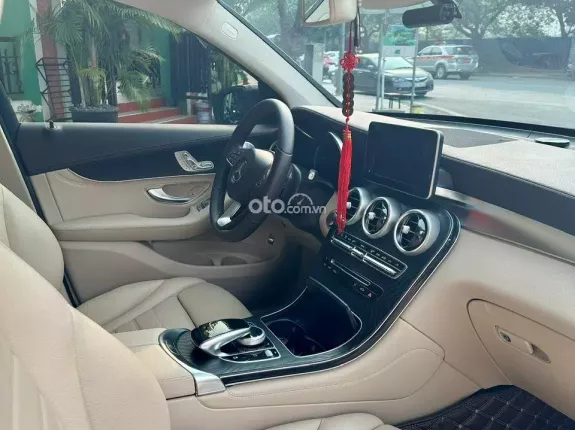 Mercedes-Benz GLC 300 4Matic 2017 - Giá 1 tỷ 030 triệu