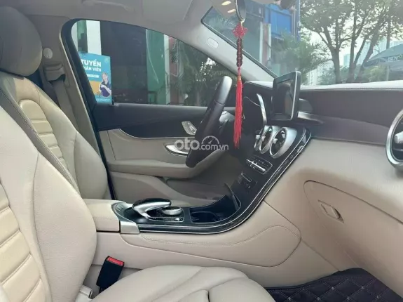 Mercedes-Benz GLC 300 4Matic 2017 - Giá 1 tỷ 030 triệu