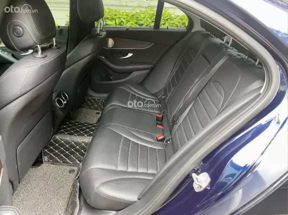 Mercedes-Benz C200 Exclusive 2021 - Giá 1 tỷ 120 triệu