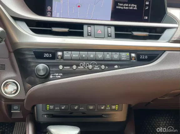 Lexus ES 250 2020 - Giá 2 tỷ 050 triệu