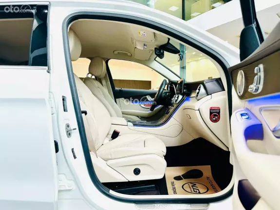 Mercedes-Benz GLC 200 4Matic 2022 - Bảo dưỡng đầy đủ, máy móc zin nguyên