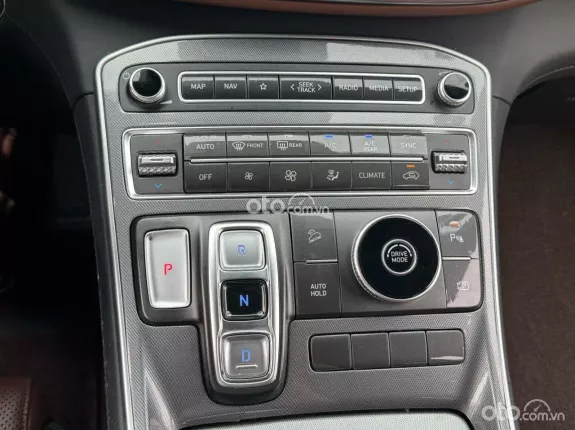 Hyundai Santa Fe 2.4L Xăng Tiêu chuẩn 2022 - Giá thương lượng