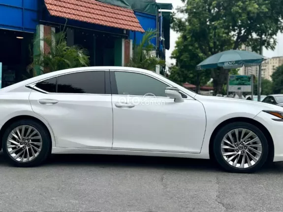 Lexus ES 250 2019 - Giá 1 tỷ 880 triệu