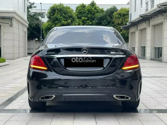Mercedes-Benz C300 AMG 2021 - Giá 1 tỷ 330 triệu