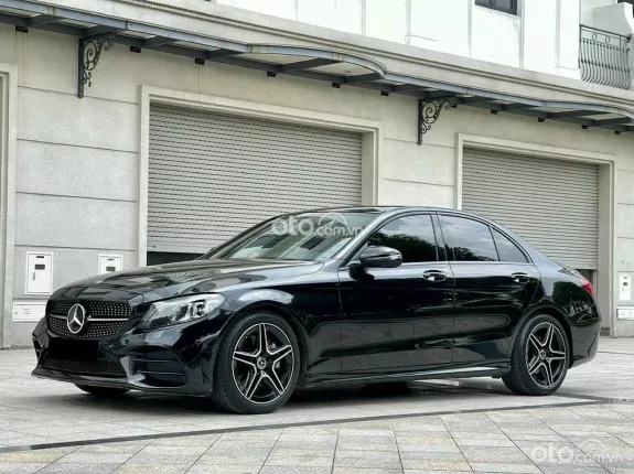 Mercedes-Benz C300 AMG 2021 - Giá 1 tỷ 330 triệu
