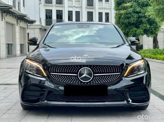 Mercedes-Benz C300 AMG 2021 - Giá 1 tỷ 330 triệu