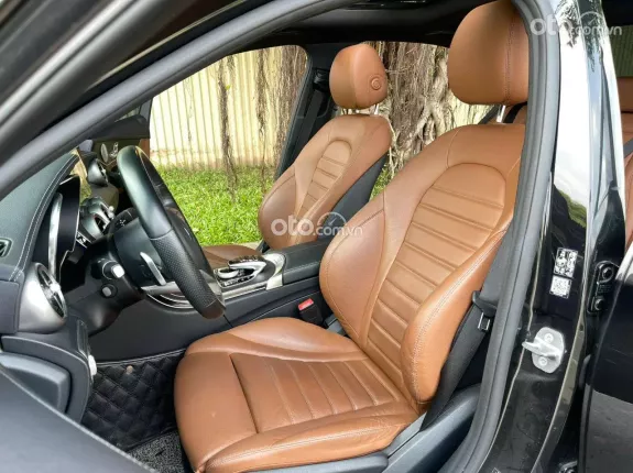 Mercedes-Benz C300 AMG 2021 - Giá 1 tỷ 330 triệu