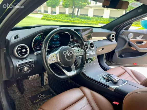 Mercedes-Benz C300 AMG 2021 - Giá 1 tỷ 330 triệu