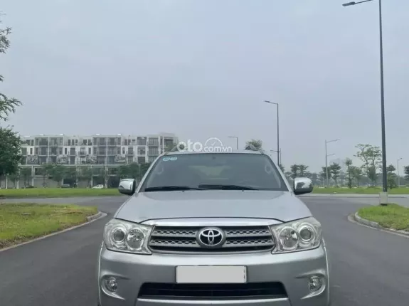 Toyota Fortuner 2.7 V 4X4 AT 2009 - Nồi đồng cối đá