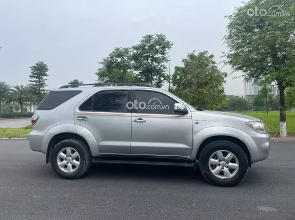 Toyota Fortuner 2.7 V 4X4 AT 2009 - Nồi đồng cối đá