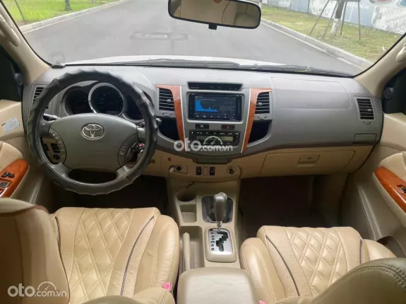Toyota Fortuner 2.7 V 4X4 AT 2009 - Nồi đồng cối đá