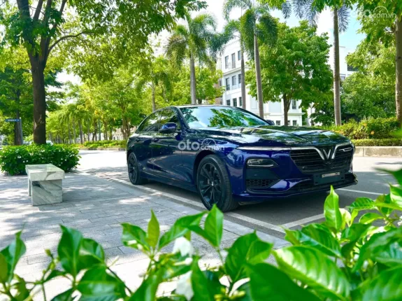 VinFast LUX A2.0 Tiêu chuẩn 2021 - Xanh cavasite quý phái