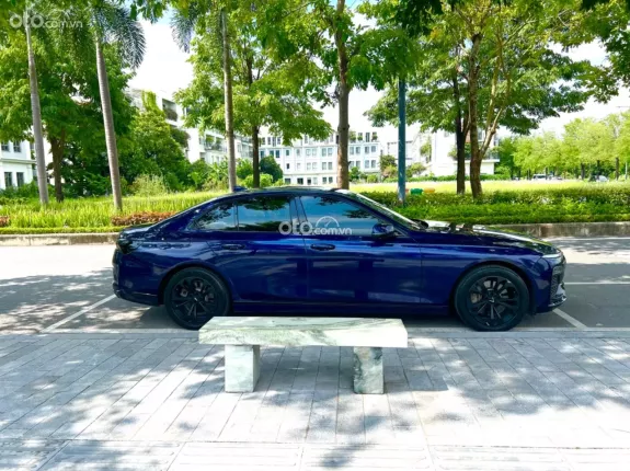 VinFast LUX A2.0 Tiêu chuẩn 2021 - Xanh cavasite quý phái