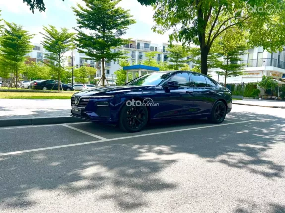 VinFast LUX A2.0 Tiêu chuẩn 2021 - Xanh cavasite quý phái