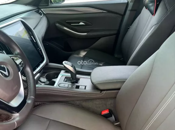 VinFast LUX A2.0 Tiêu chuẩn 2021 - Xanh cavasite quý phái