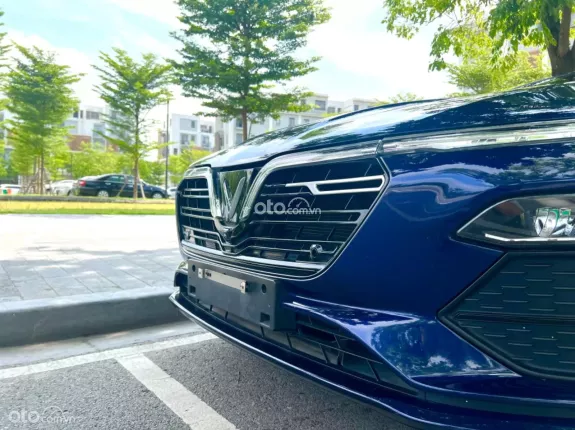 VinFast LUX A2.0 Tiêu chuẩn 2021 - Xanh cavasite quý phái