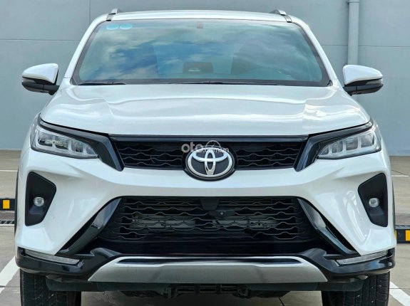 Toyota Fortuner 2.4 AT 4x2 Legender 2022 - Xe nguyên bản, bảo dưỡng full hãng