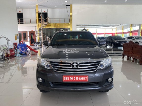 Toyota Fortuner 2.7 V 4X2 AT 2013 - Sedan 5 chỗ số tự động, nổi tiếng lành bền, tiết kiệm