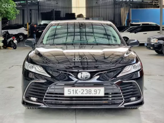 Toyota Camry 2.0Q 2022 - Màu đen nội thất kem, lướt 7.000km, hỗ trợ góp