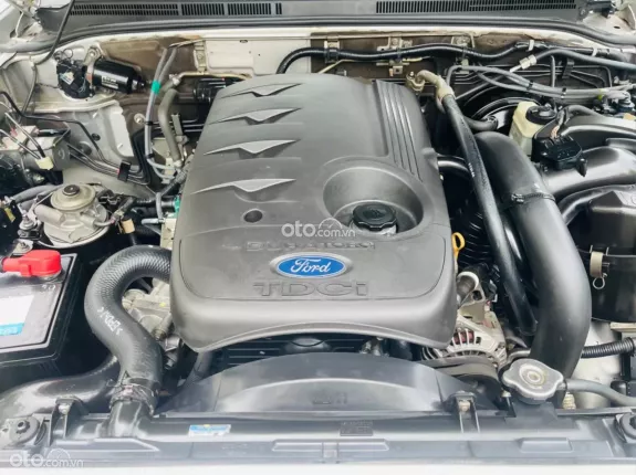 Ford Everest 2.5 AT 2013 - Máy dầu số tự động 11v