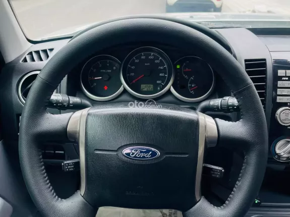 Ford Everest 2.5 AT 2013 - Máy dầu số tự động 11v