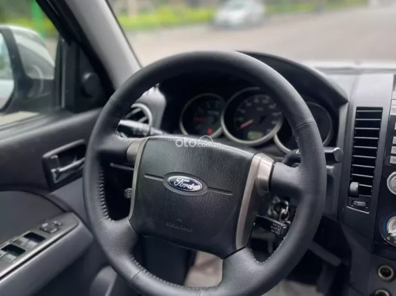 Ford Everest 2.5 AT 2013 - Máy dầu số tự động 11v