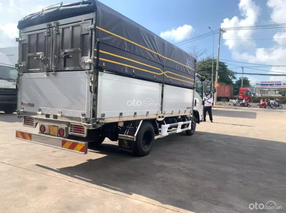 Isuzu QKR 270 2024 - Xe tải isuzu 2t4 thùng bạt nhôm xe sẵn giao ngay