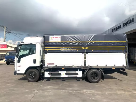 Isuzu QKR 270 2024 - Xe tải isuzu 2t4 thùng bạt nhôm xe sẵn giao ngay