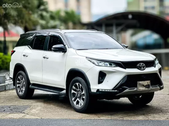 Toyota Fortuner 2.4 AT 4x2 Legender 2020 - Giá 989tr