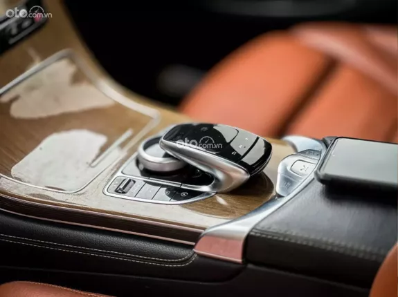 Mercedes-Benz GLC 250 4Matic 2017 - Giá 950tr