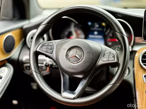 Mercedes-Benz GLC 250 4Matic 2017 - Giá 950tr
