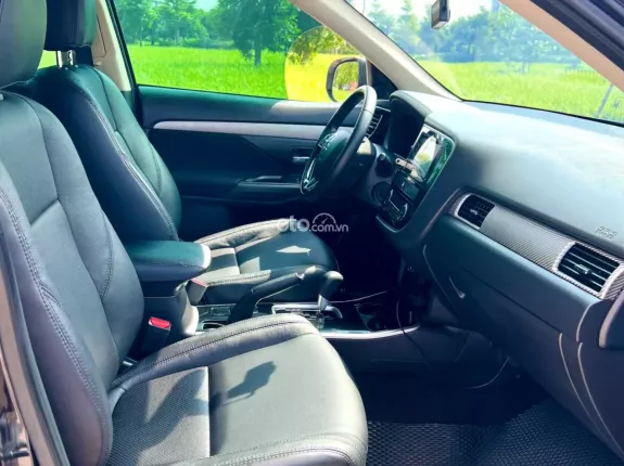 Mitsubishi Outlander 2.0 CVT 2019 - Cực nét