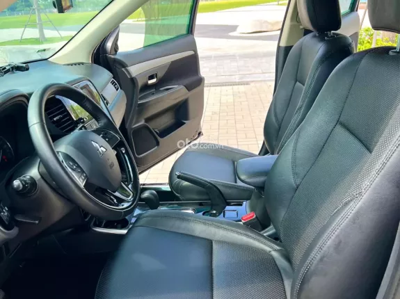 Mitsubishi Outlander 2.0 CVT 2019 - Cực nét