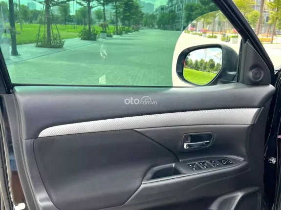 Mitsubishi Outlander 2.0 CVT 2019 - Cực nét