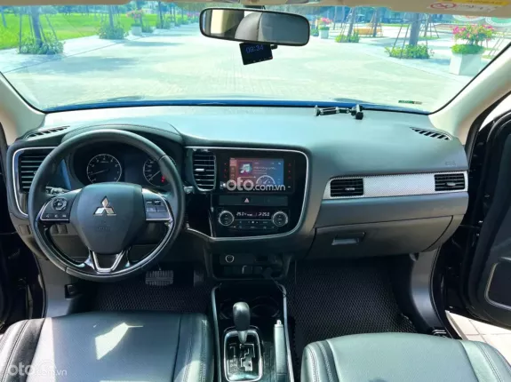Mitsubishi Outlander 2.0 CVT 2019 - Cực nét