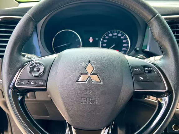 Mitsubishi Outlander 2.0 CVT 2019 - Cực nét
