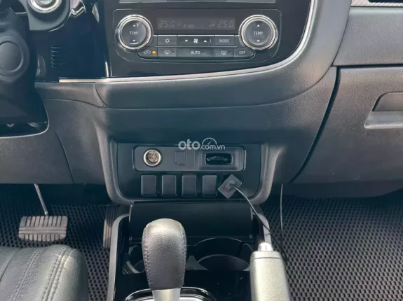 Mitsubishi Outlander 2.0 CVT 2019 - Cực nét