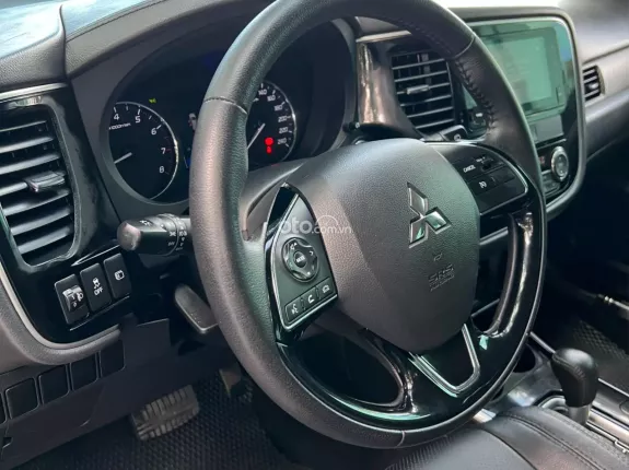 Mitsubishi Outlander 2.0 CVT 2019 - Cực nét