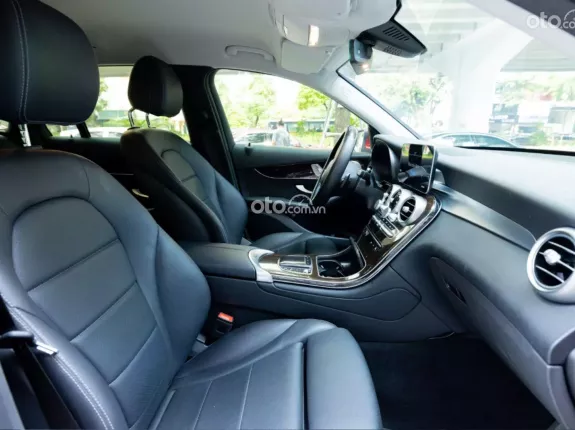 Mercedes-Benz GLC 200 4Matic 2021 - Giá 1ty 399 tr có bớt lộc