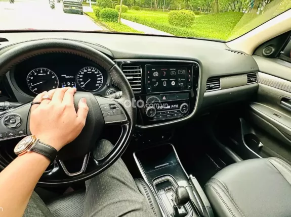 Mitsubishi Outlander 2.0 CVT 2019 - MỘT CHỦ TỪ MỚI