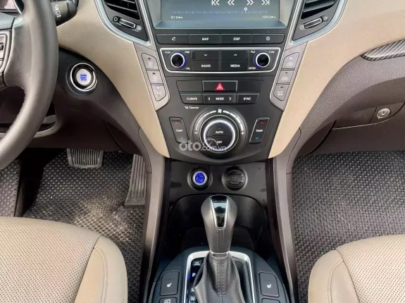 Hyundai Santa Fe 2.2L Dầu Cao cấp 2018 - Hai cầu - Siêu tiết kiệm nhiên liệu