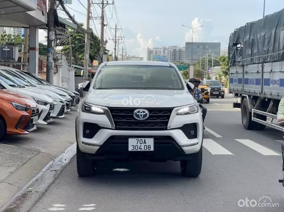 Toyota Fortuner 2.4 MT 4x2 2021 - Máy dầu số sàn một chủ đi chuẩn 5 ngàn kilomet