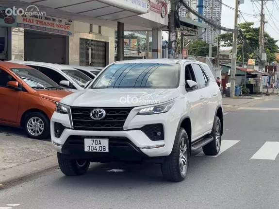 Toyota Fortuner 2.4 MT 4x2 2021 - Máy dầu số sàn một chủ đi chuẩn 5 ngàn kilomet